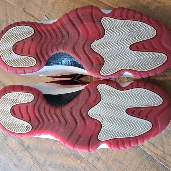 Jordan 11 retro Low Cherry bottom 2012 - Picture 8 of 14